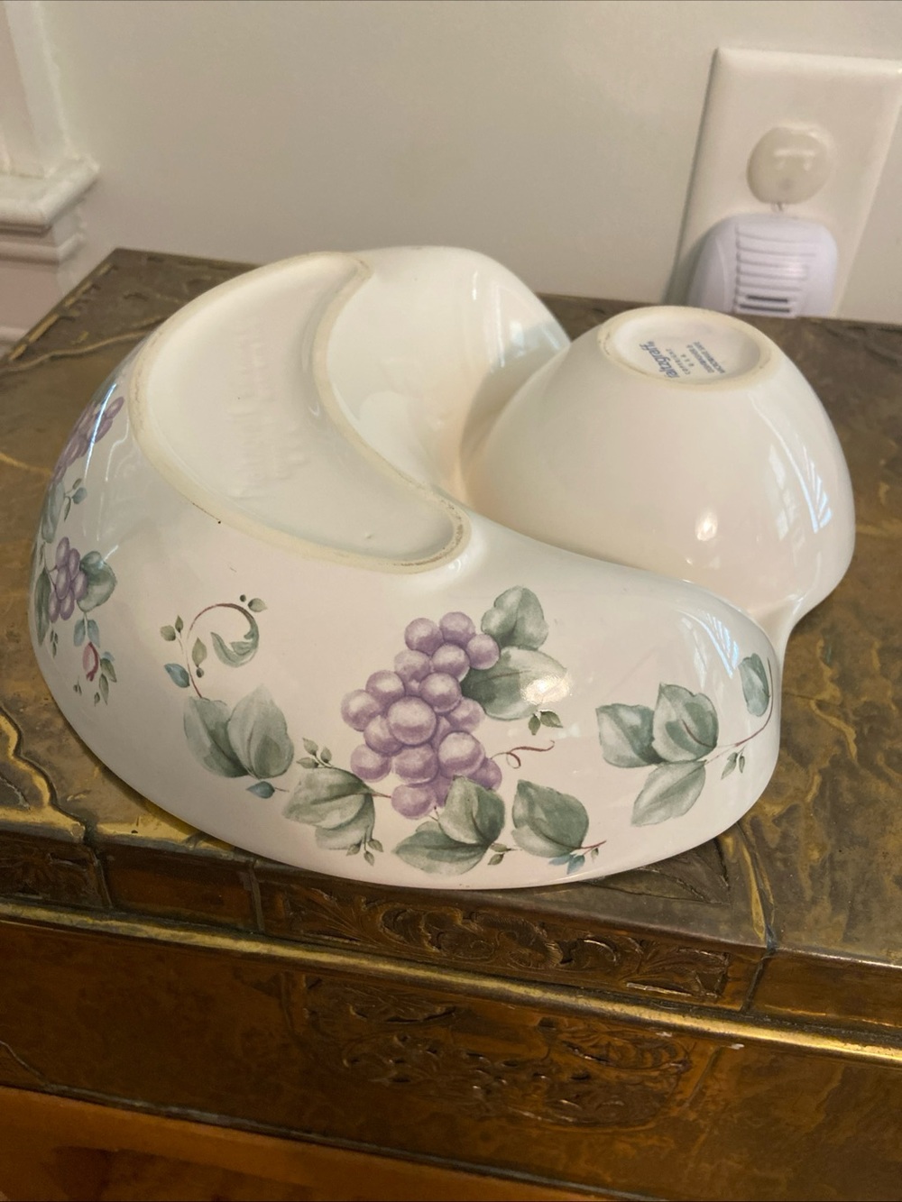 Pfaltzgraff Grapevine White Ceramic Chip and Dip EUC Vintage